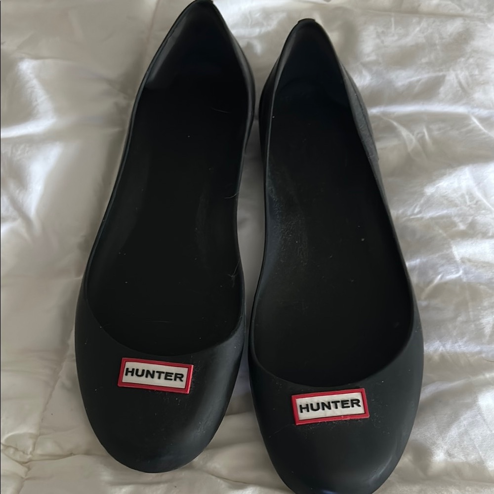 Hunter Black Flats Minimalist Design